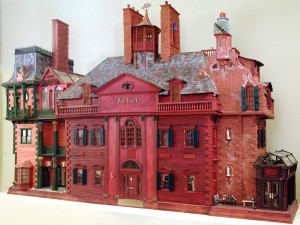 Nybelwyck Hall
A recent gift to the Hudson River Museum, it was created by dollhouse enthusiast Mark O’Banks over the course of a decade.